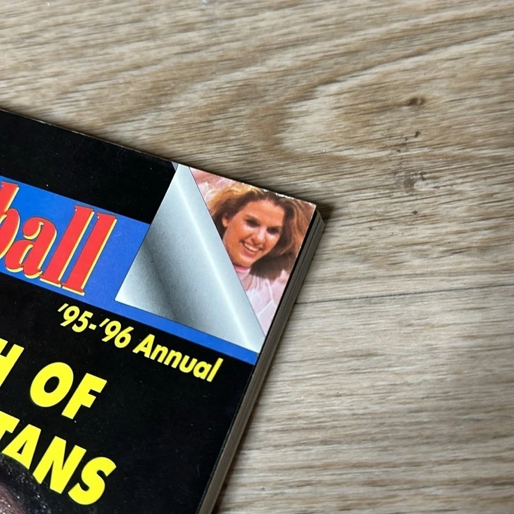 NBA Michael Jordan Lindy's Pro 95-96 Annual Magazine Book- Clash of The Titans